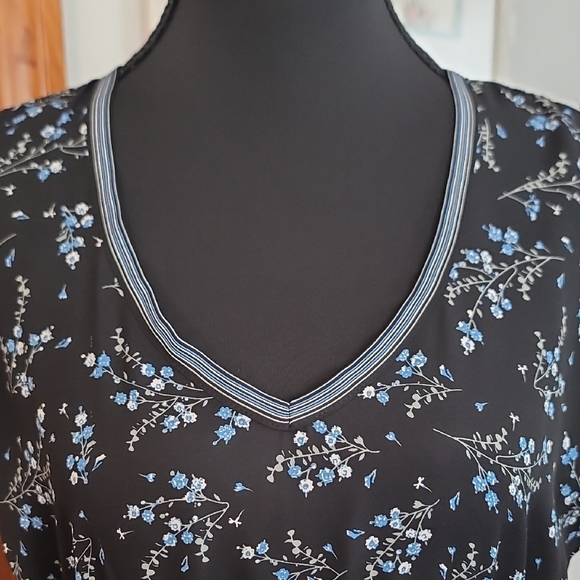 Max Studio Black and Blue Floral Maxi Dress - Picture 5 of 10